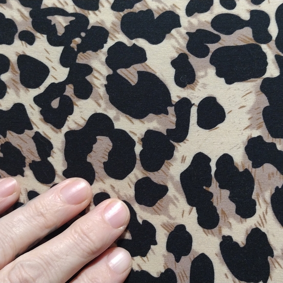 Woman's Small Himone leopard print dress - Picture 5 of 8